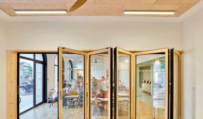 Nouveauté ! Séparation d’espaces avec l'installation d'une baie accordéon bois – Bourg-en-Bresse (01)