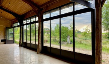Extension d'une ancienne longère bressane avec nos systèmes aluminium en accordéon près de Bourg-en-Bresse dans l'Ain (01) !