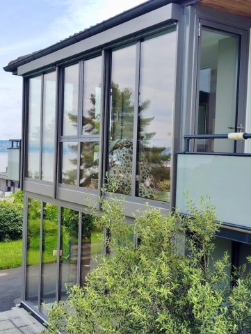 Conception d'une extension entièrement vitrée sur deux niveaux avec une magnifique vue sur le lac Léman (74)