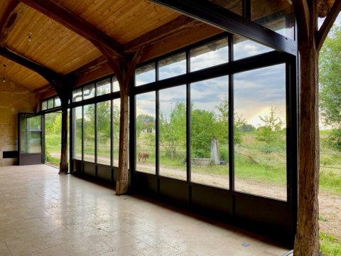 Extension d'une ancienne longère bressane avec nos systèmes aluminium en accordéon près de Bourg-en-Bresse dans l'Ain (01) !
