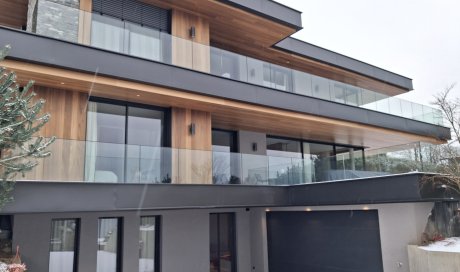 Villa contemporaine à Veyrier‑le‑Lac : menuiseries aluminium et BSO pour une ouverture totale sur le paysage