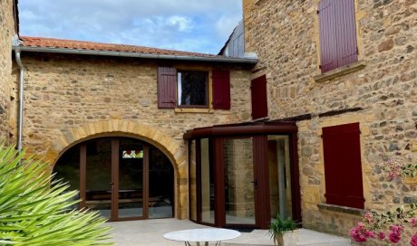 Installation d'une véranda aluminium à facettes dans le Beaujolais