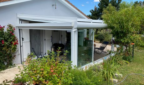 Installation d’une toiture vitrée et fermeture de celle-ci avec des coulissants et des pivotants coulissants entièrement vitrée dans l'Ain (01)