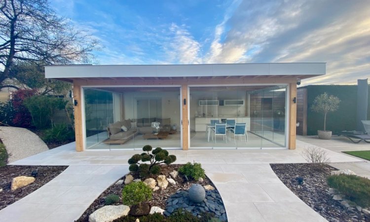 Nouveauté ! Fermeture complète de pool-house sur mesure : un espace extérieur transformé en véritable lieu de vie proche de Villefranche-sur-Saône