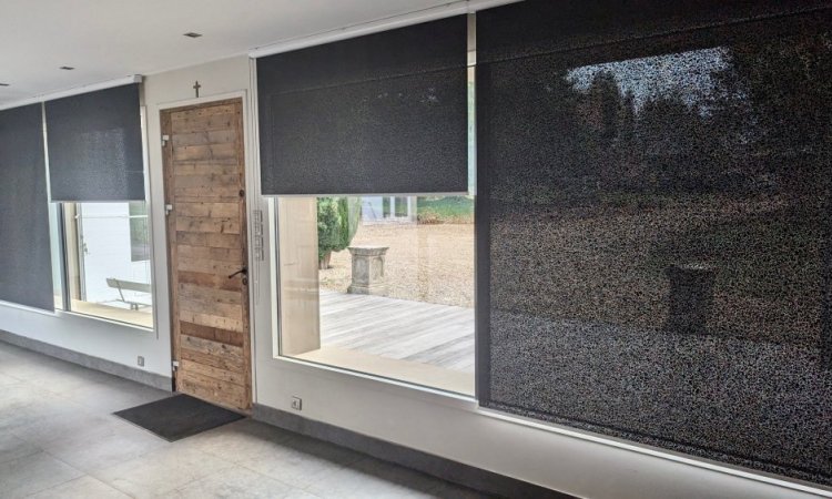 Fourniture et pose de stores anti chaleur pour votre intérieur à Lyon ! 
