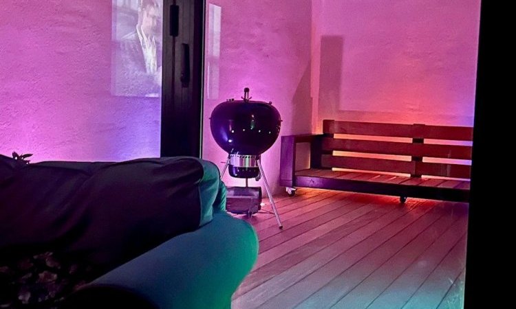 Une ouverture spectaculaire grâce à l'installation d'une baie accordéon hors norme dans un sublime loft à Villefranche-sur-Saône (69)