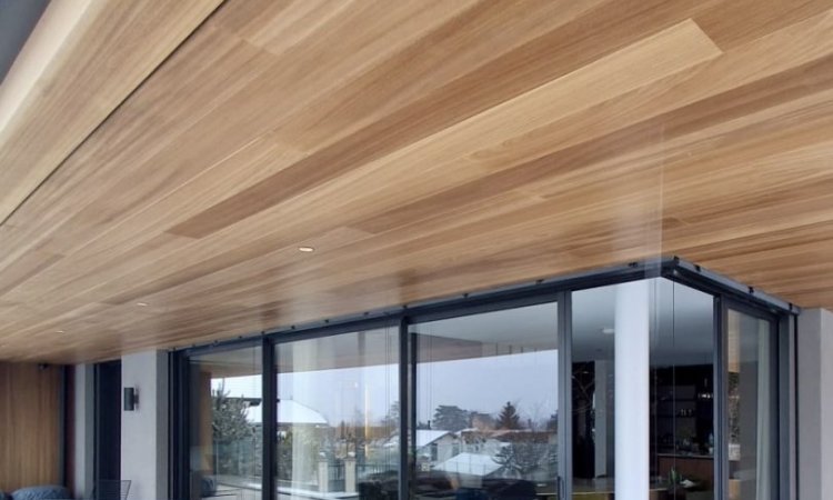 Villa contemporaine à Veyrier‑le‑Lac : menuiseries aluminium et BSO pour une ouverture totale sur le paysage