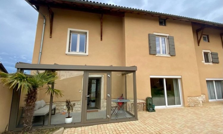 Création d’un sas d’entrée et extension de l’habitation : aménagement maîtrisée et confort durable près de Trévoux (01)