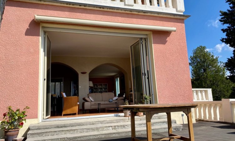 Remplacement d’une baie accordéon dans une villa avec une sublime vue sur Lyon 🌿