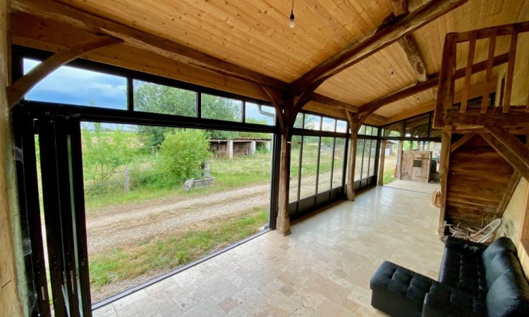 Extension d'une ancienne longère bressane avec nos systèmes aluminium en accordéon près de Bourg-en-Bresse dans l'Ain (01)