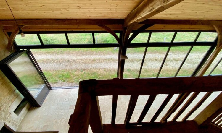 Extension d'une ancienne longère bressane avec nos systèmes aluminium en accordéon près de Bourg-en-Bresse dans l'Ain (01)
