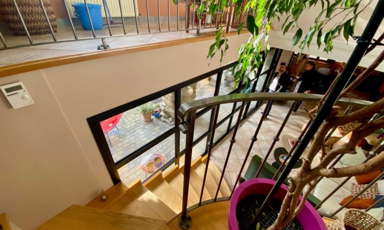 Projet aménagement intérieure grâce à l'installation d'une verrière sur-mesure dans une maison en pierre voûtée dans le Rhône (69)