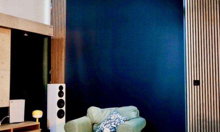Une ouverture spectaculaire grâce à l'installation d'une baie accordéon hors norme dans un sublime loft à Villefranche-sur-Saône (69)
