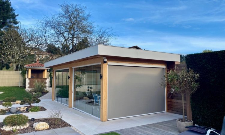 Fermeture complète de pool-house sur mesure : un espace extérieur transformé en véritable lieu de vie proche de Villefranche-sur-Saône