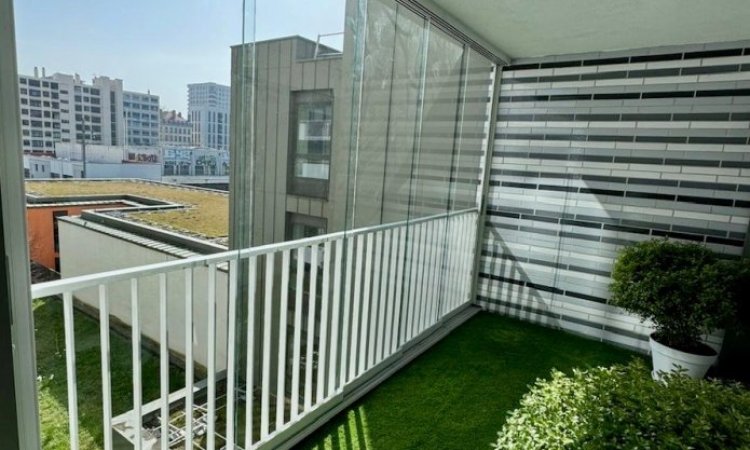 Fermeture de terrasse avec système coulissant tout verre : profiter de sa terrasse plus longtemps à Lyon!